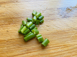 8、火腿炖白菜,香葱洗净切圈