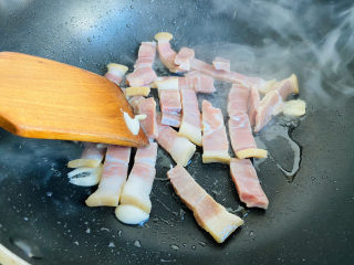 12、火腿炖白菜,小火翻炒片刻