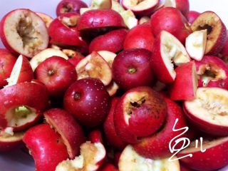 2、山楂球,去核去蒂