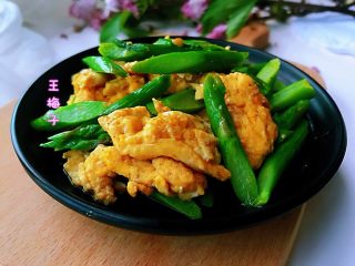 8、芦笋炒鸡蛋,嫩绿清爽，营养健康，好吃又好看，全家老少都适合，大有一盘子止不住的节奏。
