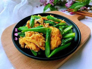 9、芦笋炒鸡蛋,嫩绿清爽，营养健康，好吃又好看。