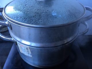 9、黑糖黄酒炖鸡蛋,蒸锅烧开水