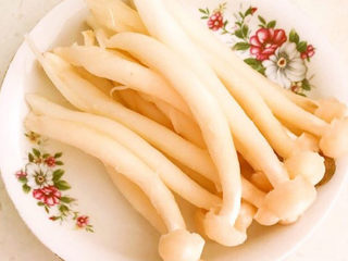 9、青菜炒香菇,海鲜菇清洗干净