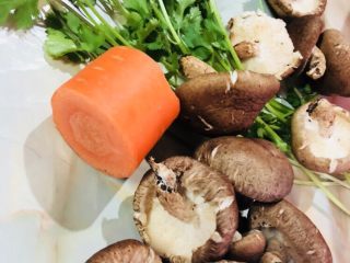 1、香菇豆腐汤,准备材料