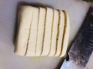 6、香菇豆腐汤,豆腐洗净切片