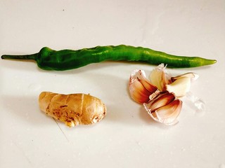 3、红烧泥鳅,姜，蒜，辣椒！