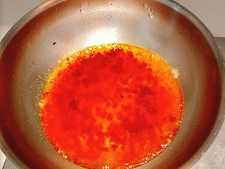 7、红烧泥鳅,加500克水，煮十分钟！