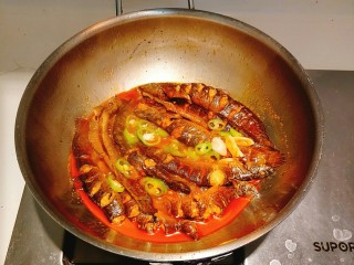 13、红烧泥鳅,最后入加青椒圈，出锅！