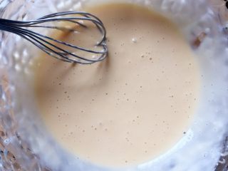 8、香煎土豆丝饼,搅拌均匀。