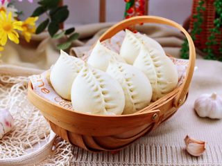 18、杏鲍菇酱肉发面包,白白胖胖的大包子出锅咯。