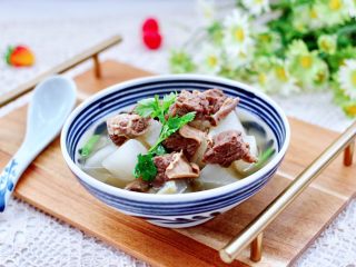 14、牛腩炖萝卜,来上一碗吃的好舒坦呀，嘻嘻，宝贝一口气喝了一大碗。