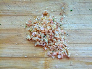 12、玉米面荠菜鸡蛋馅煎饺,海米切碎