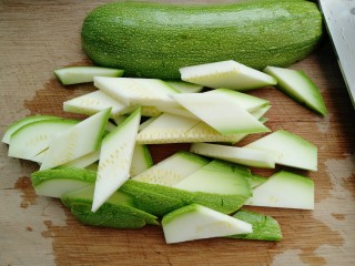 3、香辣西葫,再横着切