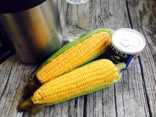 1、奶香鲜玉米汁（豆浆机版）,做玉米汁其实很简单，准备好玉米，矿泉水，炼乳，还有就是豆浆机。
