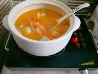 15、西红柿土豆炖牛腩,加盐调味即可