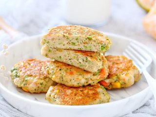 9、鲜虾玉米饼,一款低脂低热、美味营养的鲜虾玉米饼就做好了！