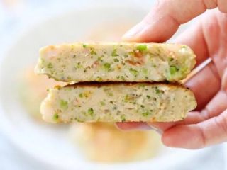 10、鲜虾玉米饼,有肉有虾还有蔬菜，营养很均衡哦！