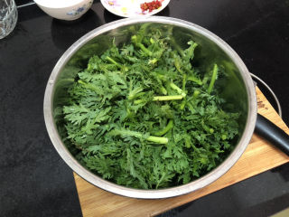 5、蒜泥茼蒿➕蒜泥蒸茼蒿,茼蒿切段