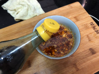 22、蒜泥茼蒿➕蒜泥蒸茼蒿,一汤匙香醋