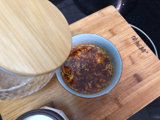 23、蒜泥茼蒿➕蒜泥蒸茼蒿,少许凉白开