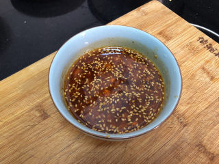 25、蒜泥茼蒿➕蒜泥蒸茼蒿,蘸水搞定。怕辣的小伙伴，可以不放辣椒粉。一样好吃