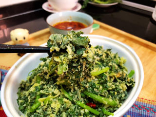 28、蒜泥茼蒿➕蒜泥蒸茼蒿,这道蒜泥蒸茼蒿，茼蒿裹着面粉清蒸，鲜嫩好吃，伴着蒜泥，蘸水，滋味无穷。喜欢的小伙伴们一起来试试吧????