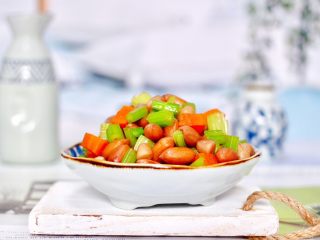 18、凉拌花生米时蔬,成品一