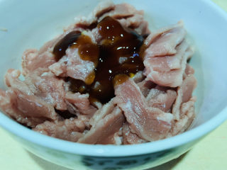 6、蒜苔炒牛肉,加蚝油；