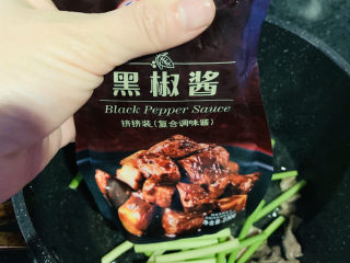 14、蒜苔炒牛肉,加黑胡椒酱；