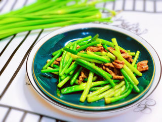 16、蒜苔炒牛肉,蒜苔炒牛肉，完成啦！