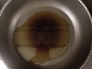 5、洋葱炒肉片,热锅冷油