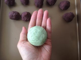 11、清明时节艾糍香,收口，搓圆