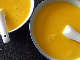 5、奶香南瓜银耳美颜养生糊,美美的奶香南瓜养生糊！