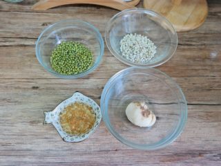 1、夏日消暑甜汤,准备食材