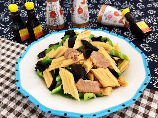 19、腐竹炒木耳,腐竹炒木耳是一道完美的下饭菜，清淡适宜，非常适合夏季食用~