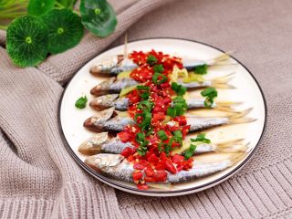 16、剁椒清蒸海鲫鱼,成品一