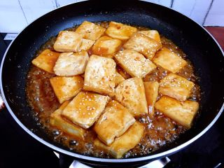 12、糖醋脆皮豆腐,撒上白芝麻