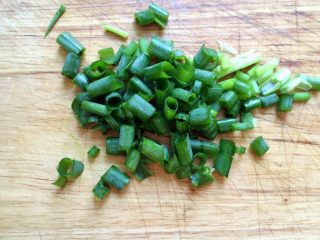 9、吃豆腐+豆腐滑鸡蛋,切好葱花备用。