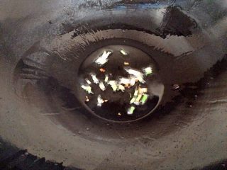 10、吃豆腐+豆腐滑鸡蛋,锅内放适量油。