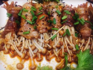 20、#微波炉美食#金针五花孜香卷,来张近镜头，色香味形是不是面面俱到了棒棒哒！太诱人了