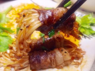 22、#微波炉美食#金针五花孜香卷,赶快吃一卷……美味????????