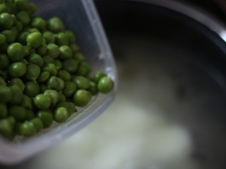 10、山药豌豆排骨汤,最后半小时倒入豌豆。