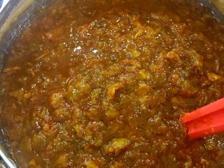 7、枇杷膏,如图枇杷不可能自己成膏 所以需要公具给压成膏 此刻火候要最小 不然就糊锅了