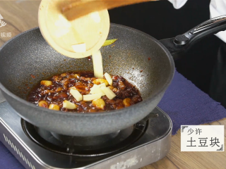 17、芒种节气宜清淡滋补，干烧鲤鱼好吃又养生,加入少许土豆块