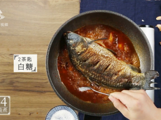 20、芒种节气宜清淡滋补，干烧鲤鱼好吃又养生,加入两茶匙白糖