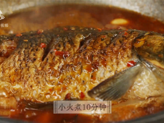 22、芒种节气宜清淡滋补，干烧鲤鱼好吃又养生,小火煮10分钟