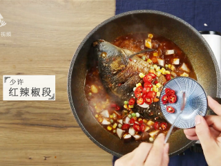 24、芒种节气宜清淡滋补，干烧鲤鱼好吃又养生,加入少许红辣椒段
