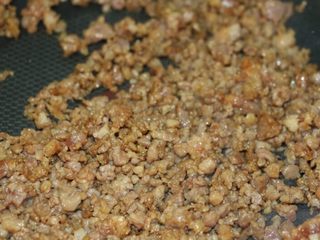 5、儿童餐之营养多彩豆,快速炒散，炒至9成熟捞起备用