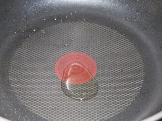 6、儿童餐之营养多彩豆,热锅冷油，中火