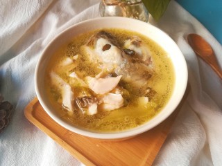 14、酸菜黑鱼汤,不用下调味料，酸菜自带的酸咸，鱼肉的嫩甜，汤汁浓郁鲜香